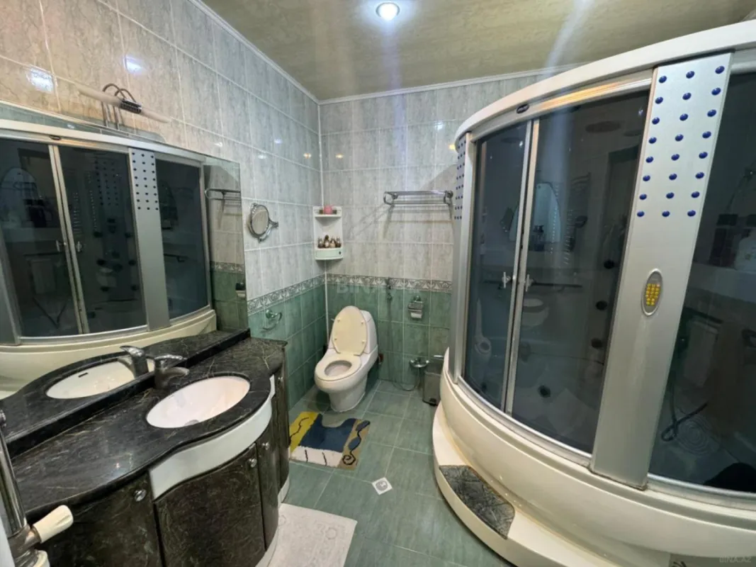 Satılır 6 otaqlı həyət evi 300 m²