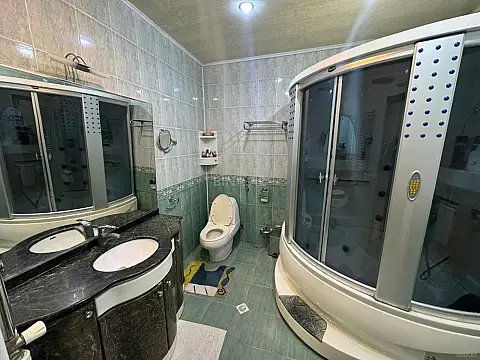 Satılır 6 otaqlı həyət evi 300 m²