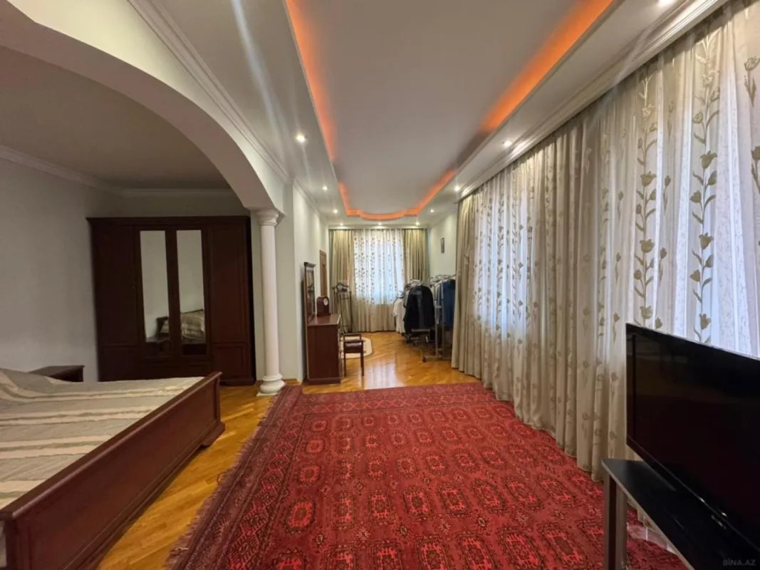 Satılır 6 otaqlı həyət evi 300 m²