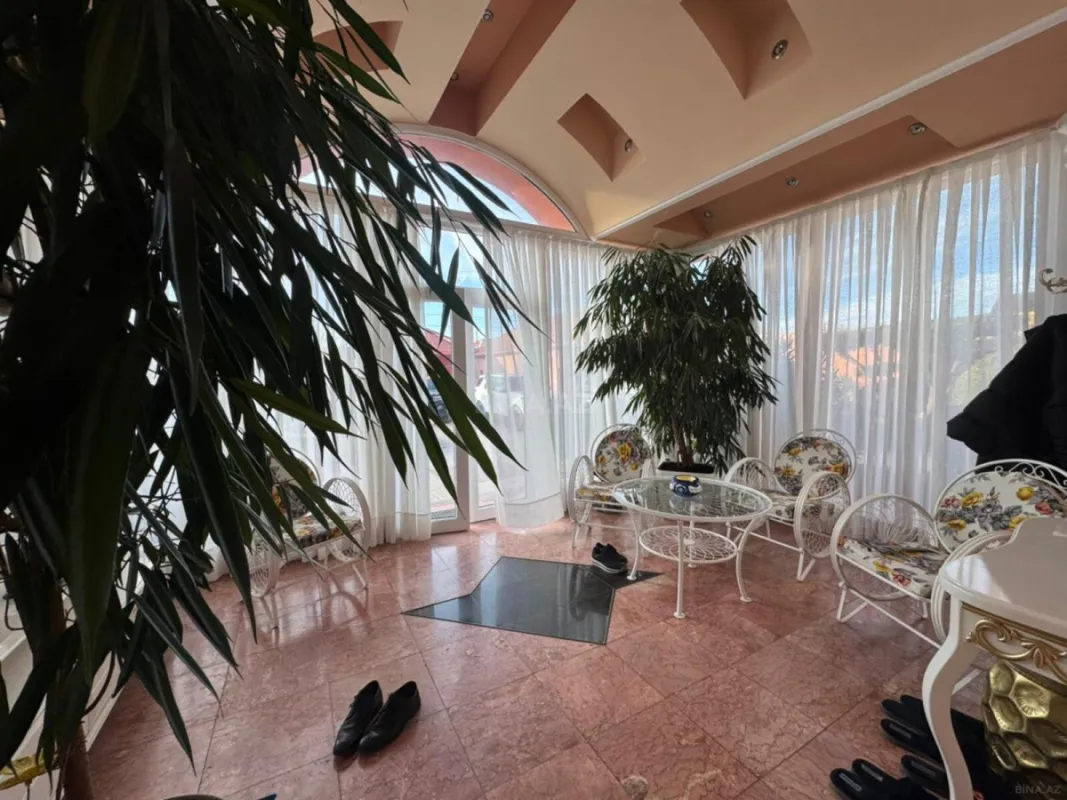 Satılır 6 otaqlı həyət evi 300 m²