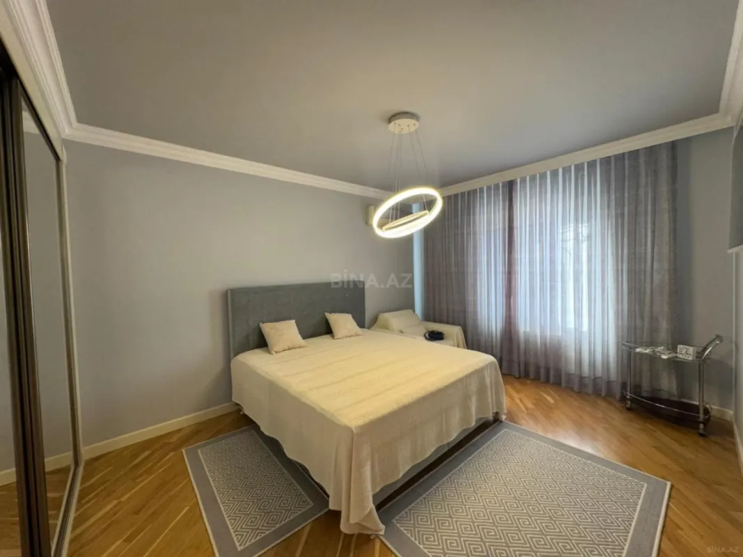 Satılır 6 otaqlı həyət evi 300 m²