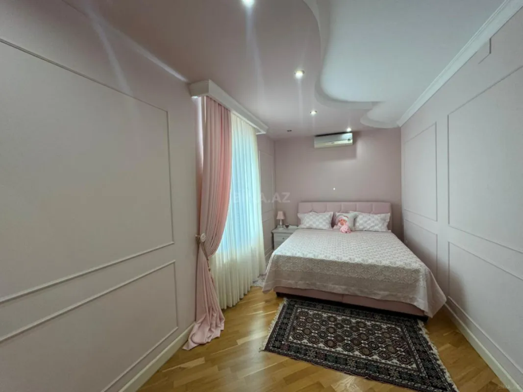 Satılır 6 otaqlı həyət evi 300 m²