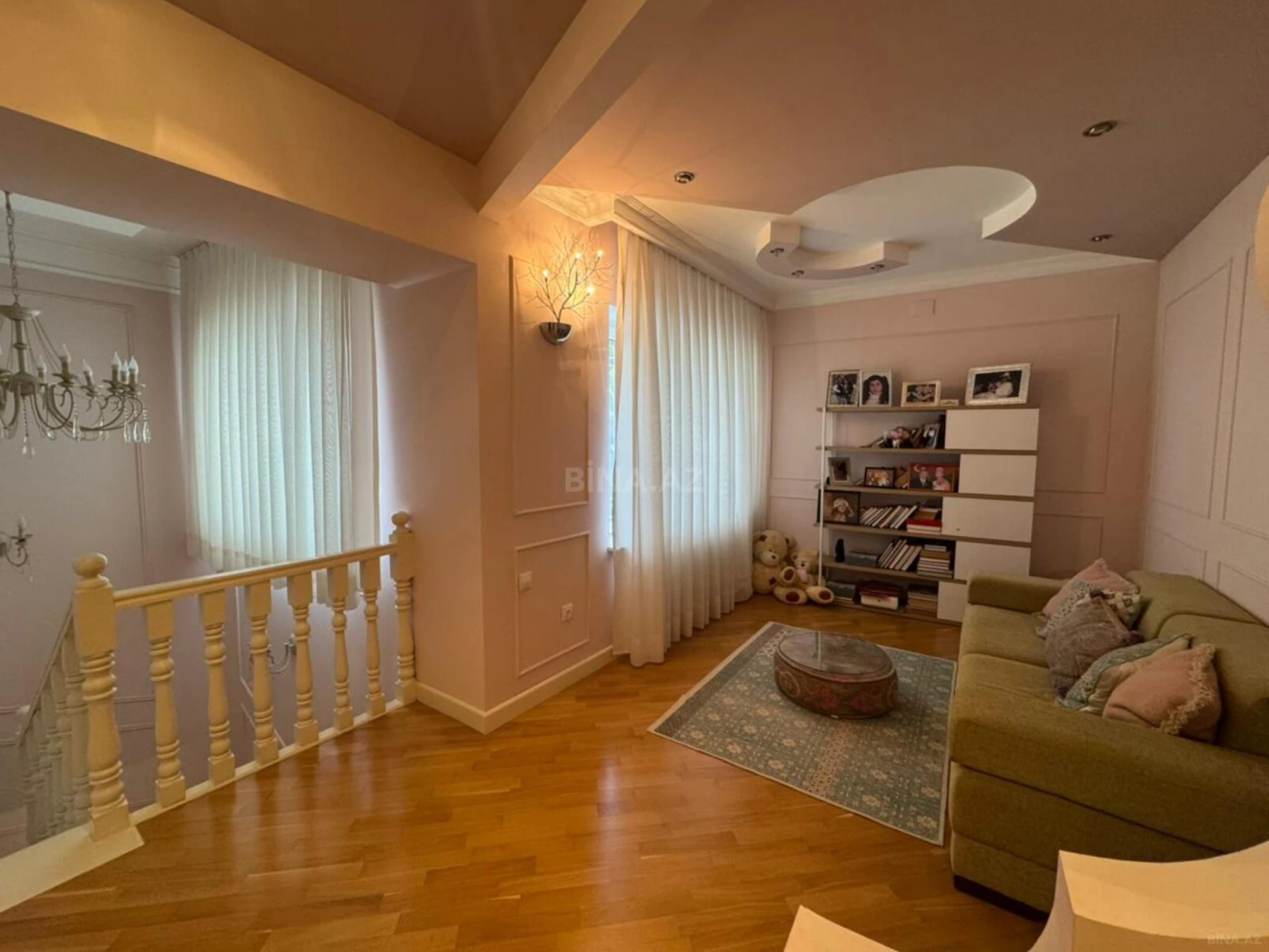 Satılır 6 otaqlı həyət evi 300 m²