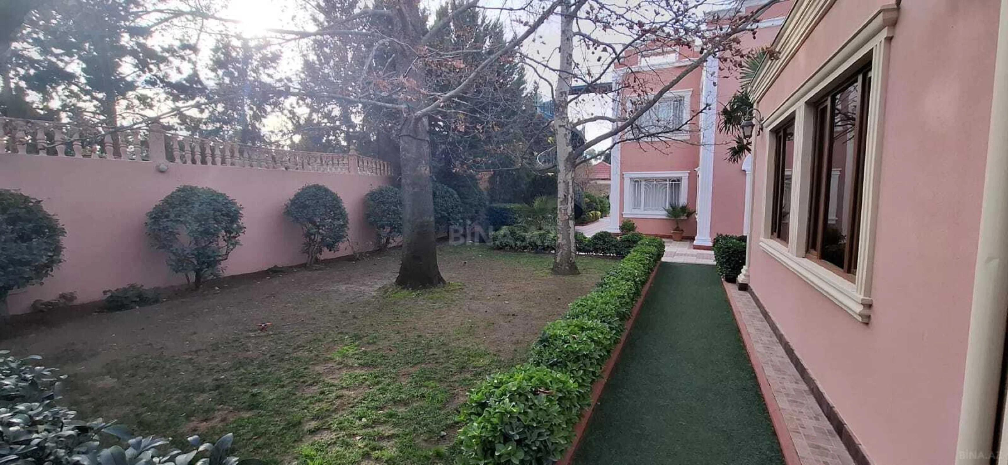 Satılır 6 otaqlı həyət evi 300 m²