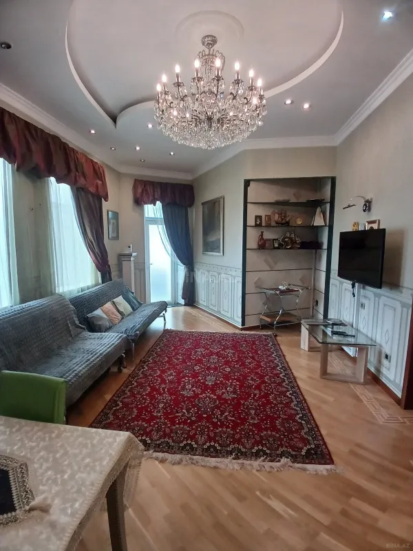 Satılır 3 otaqlı mənzil 110 m²