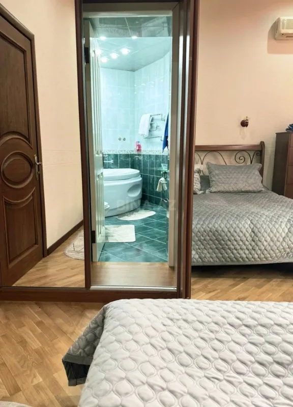 Satılır 3 otaqlı mənzil 110 m²