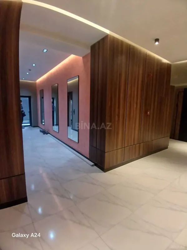 Satılır 2 otaqlı mənzil 107 m²