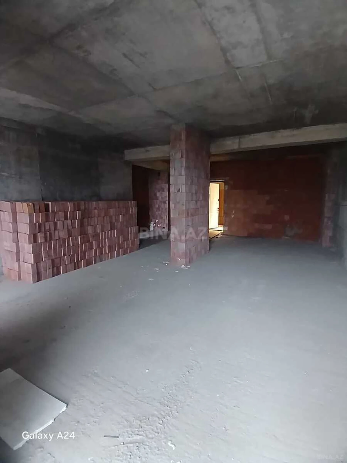 Satılır 2 otaqlı mənzil 107 m²