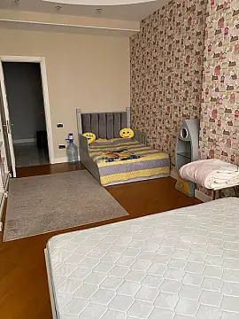 Satılır 4 otaqlı mənzil 240 m²