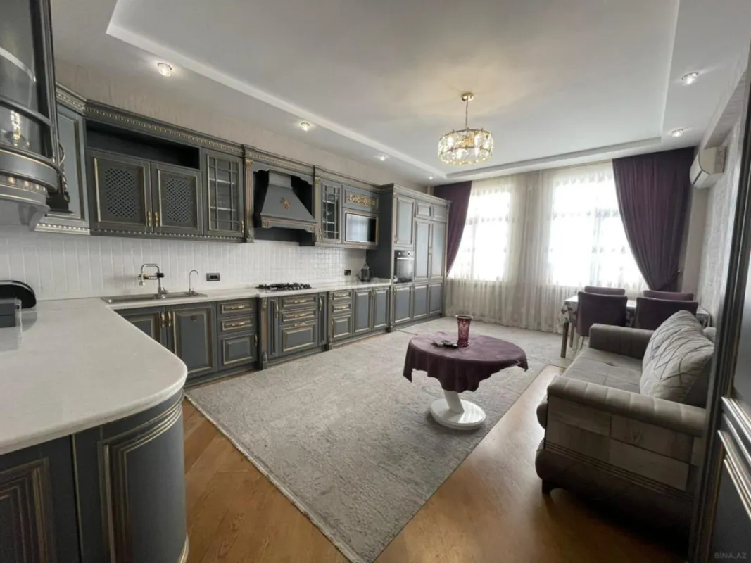 Satılır 4 otaqlı mənzil 240 m²