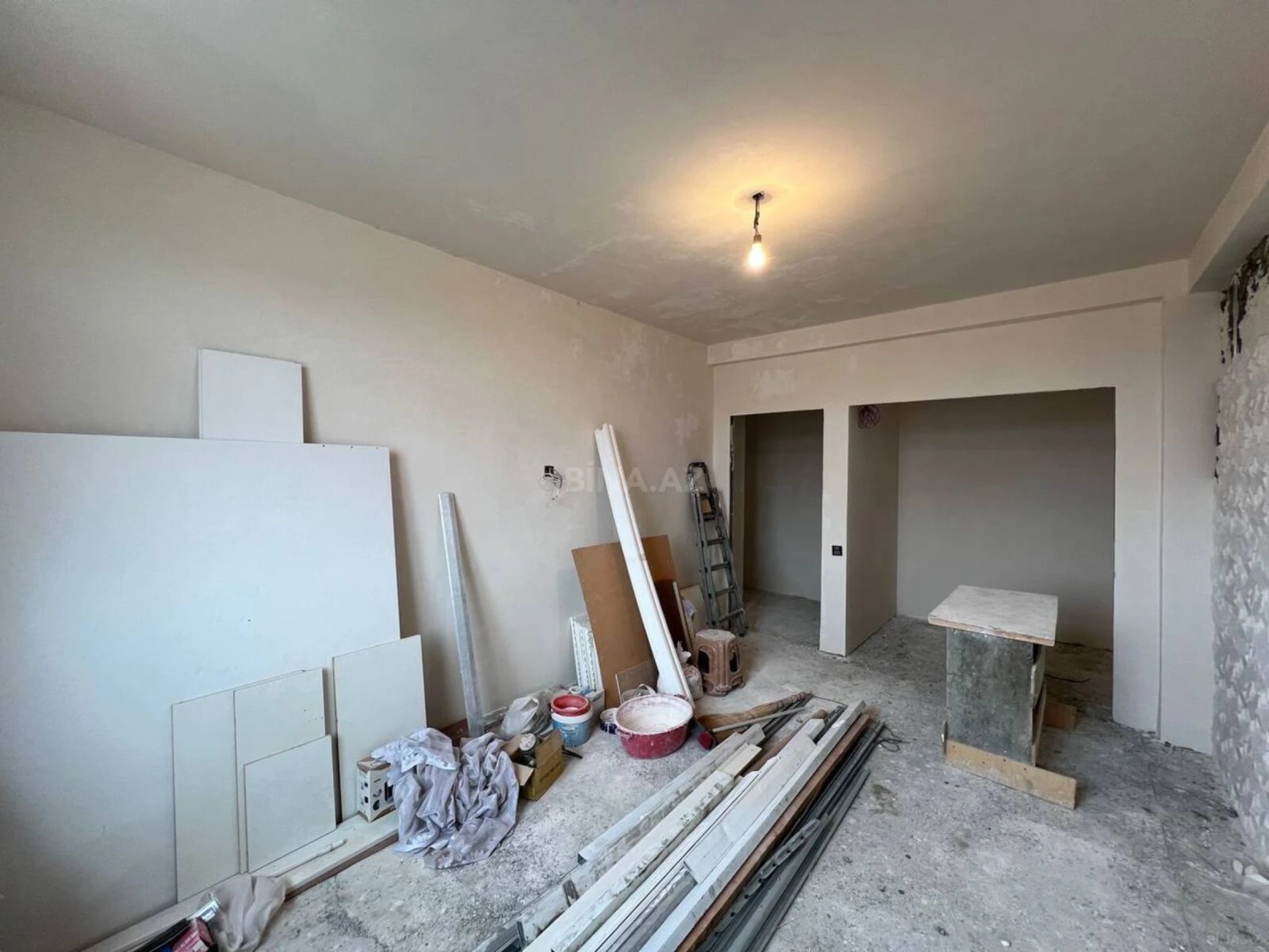 Satılır 2 otaqlı mənzil 82 m²