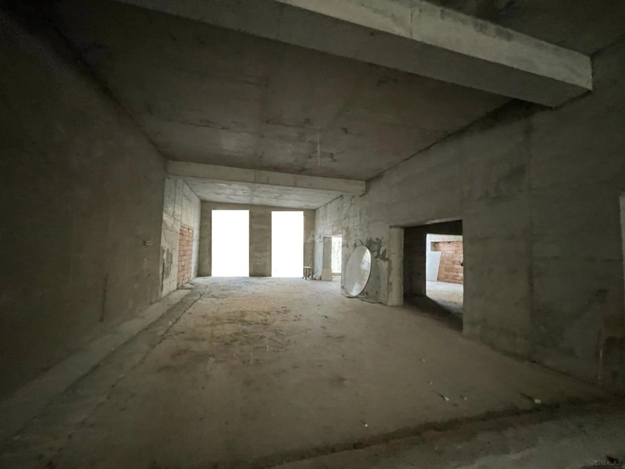 Satılır obyekt 220 m²