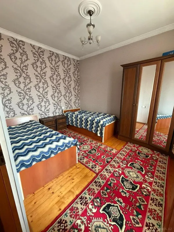 Satılır 7 otaqlı həyət evi 220 m²