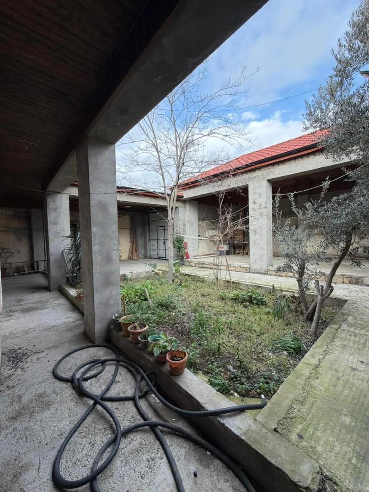 Satılır 7 otaqlı həyət evi 220 m²