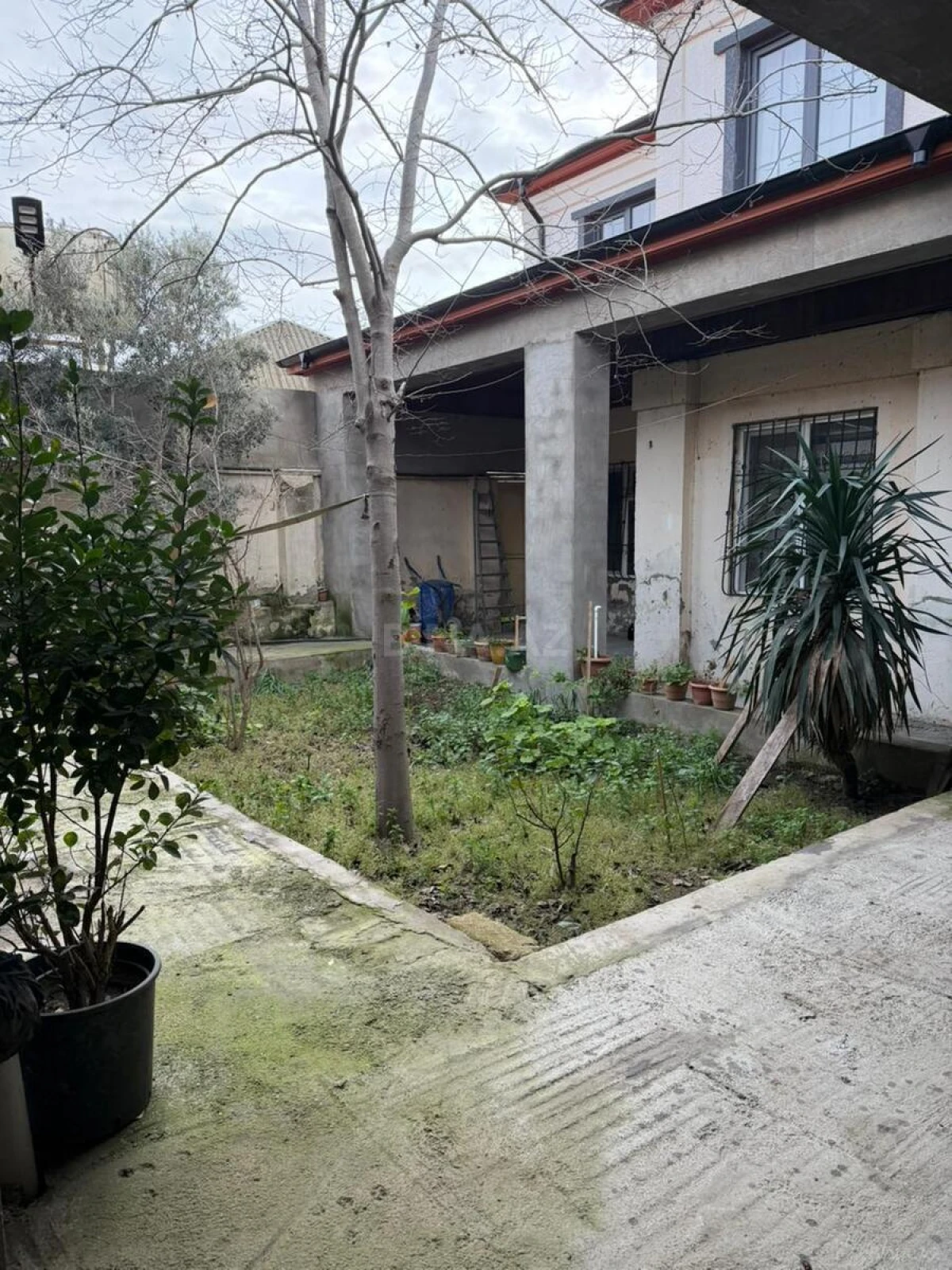 Satılır 7 otaqlı həyət evi 220 m²