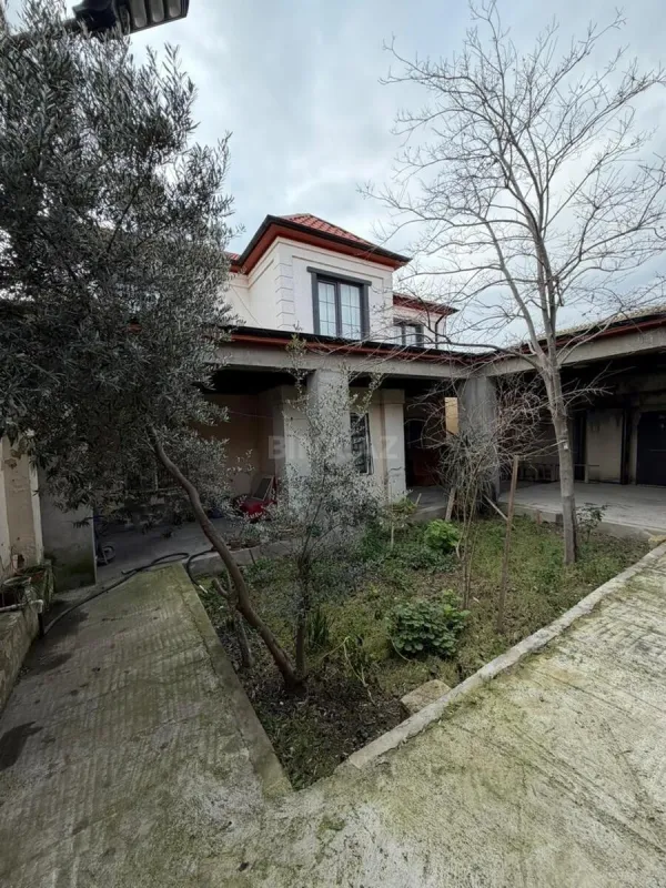 Satılır 7 otaqlı həyət evi 220 m²