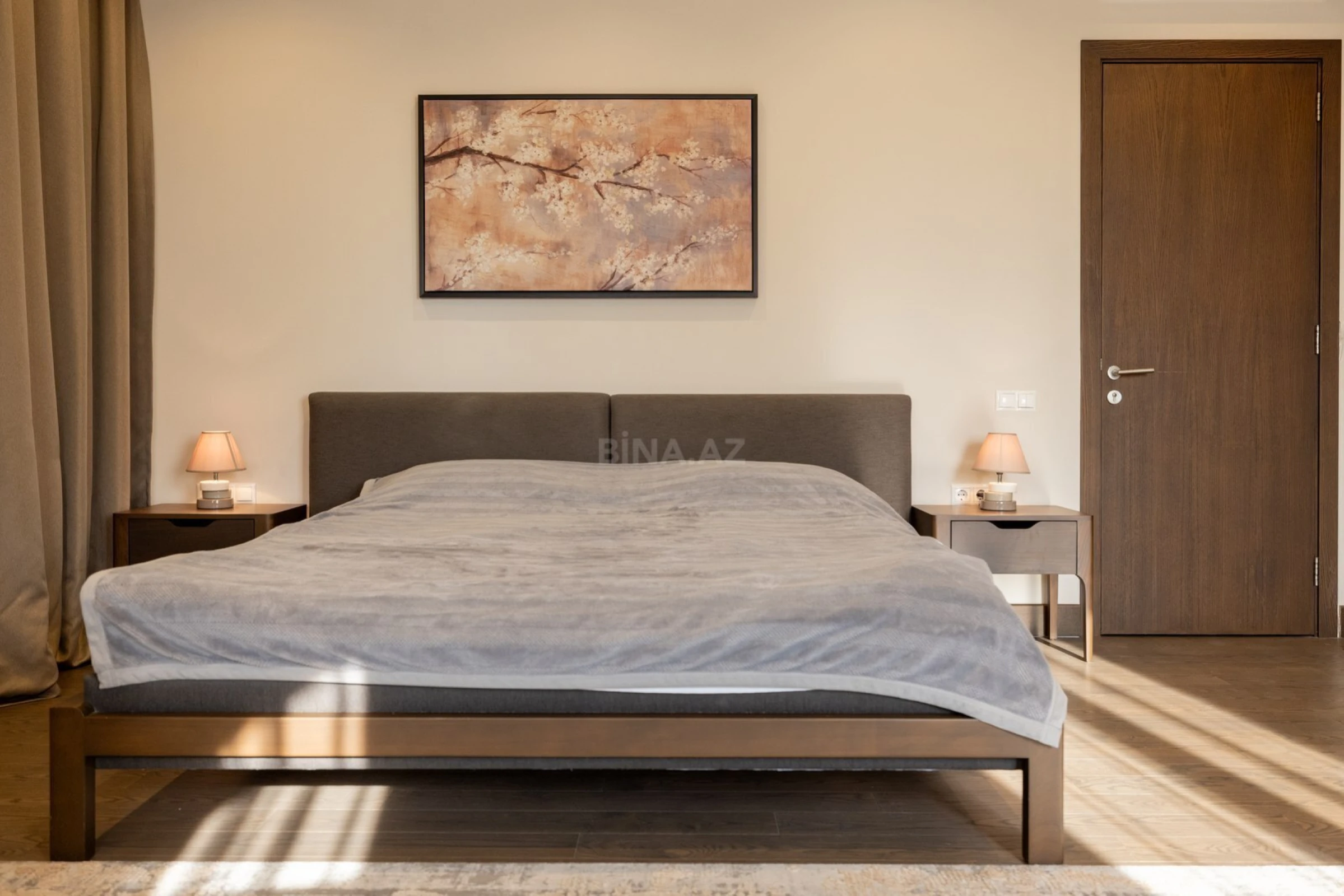 Kirayə verilir 3 otaqlı mənzil 185 m²