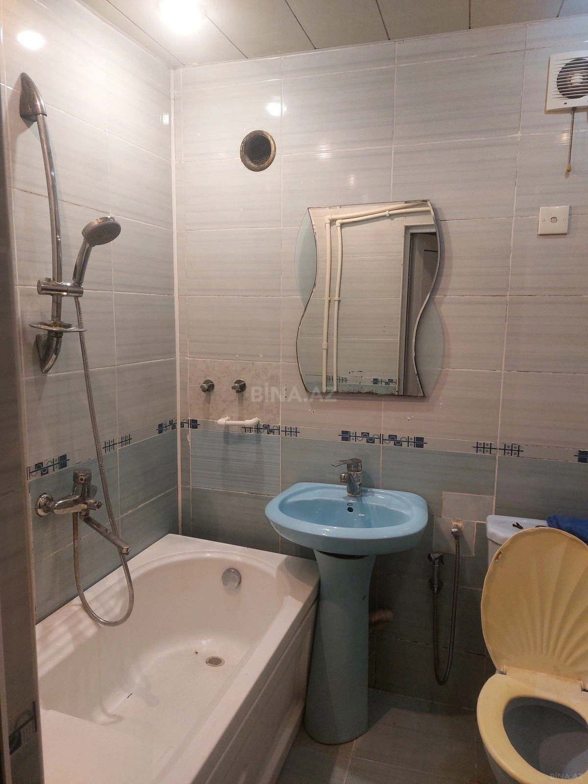 Satılır 4 otaqlı mənzil 110 m²