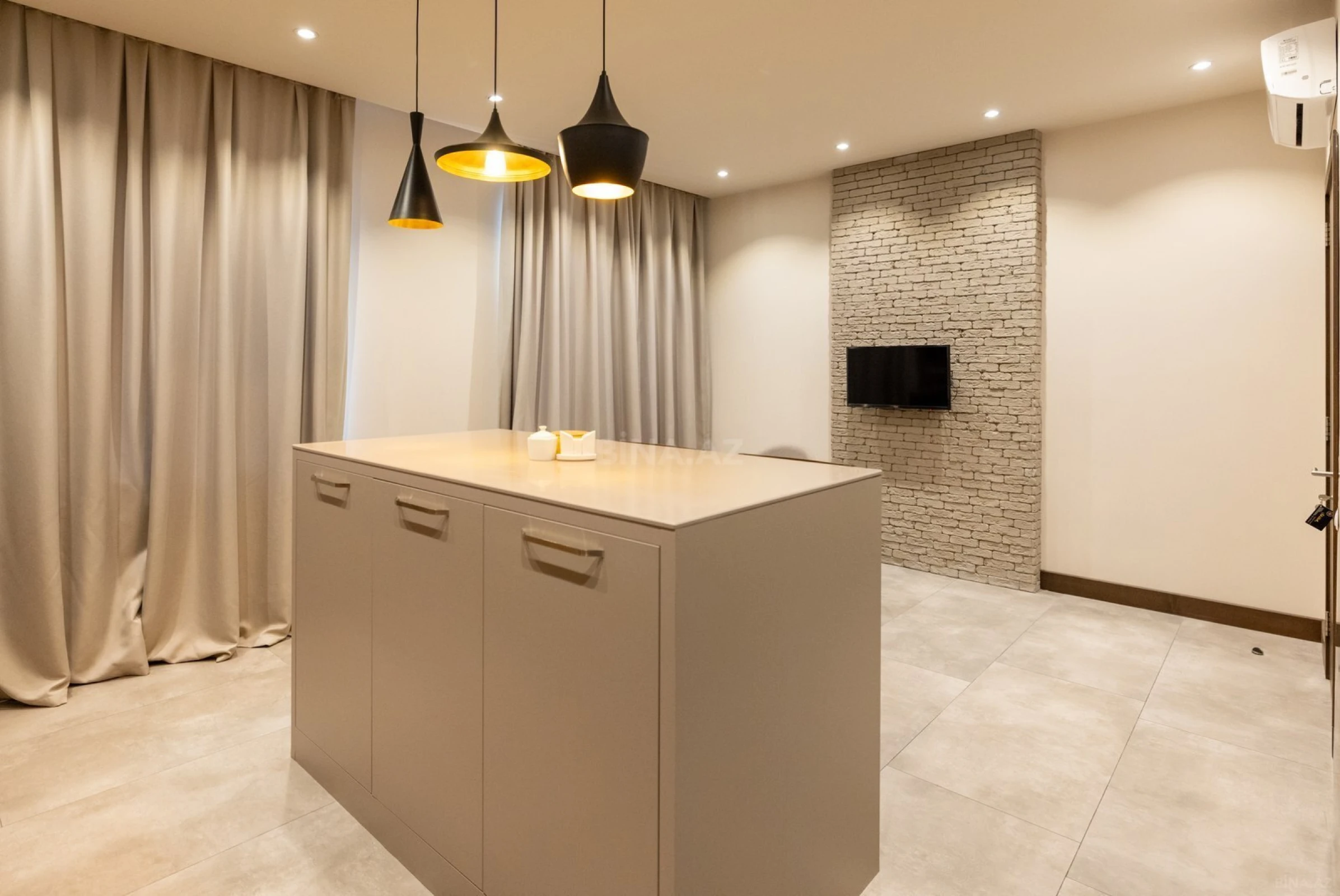 Kirayə verilir 3 otaqlı mənzil 125 m²