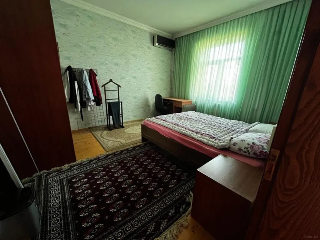 Satılır 9 otaqlı həyət evi 330 m²