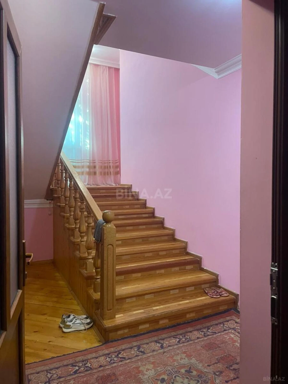 Satılır 9 otaqlı həyət evi 330 m²