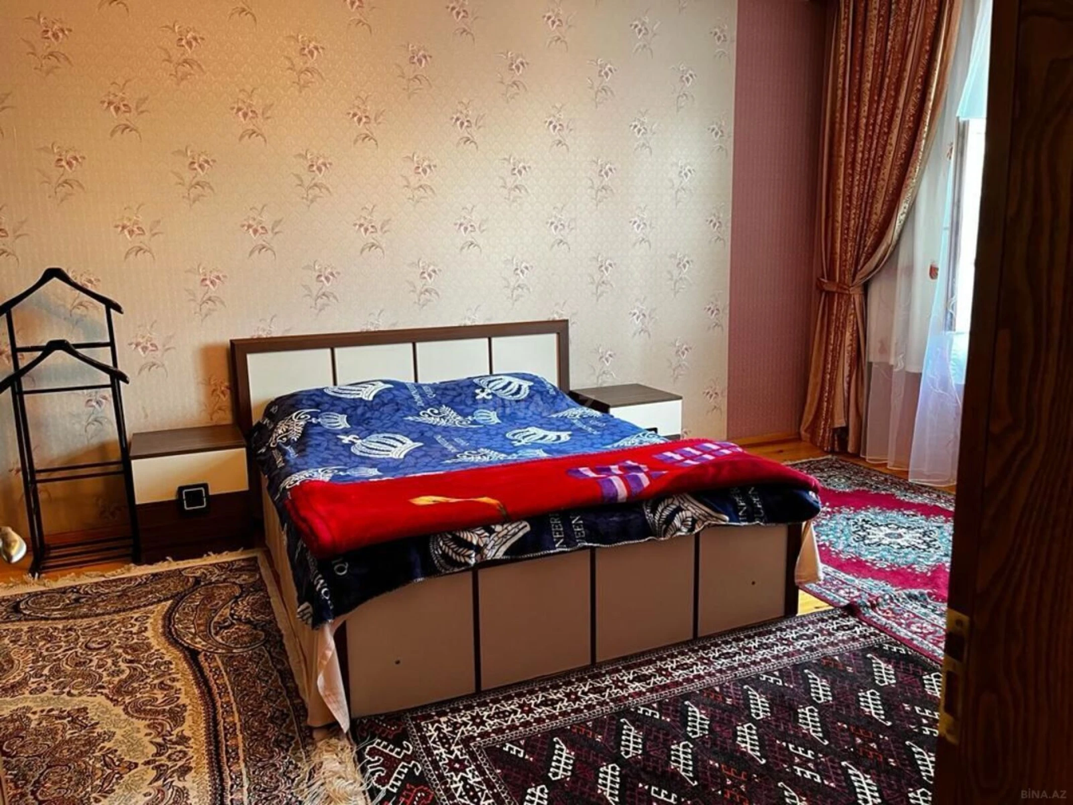 Satılır 9 otaqlı həyət evi 330 m²