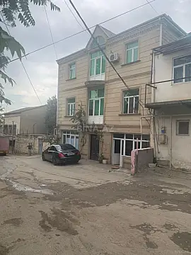 Satılır 9 otaqlı həyət evi 330 m²