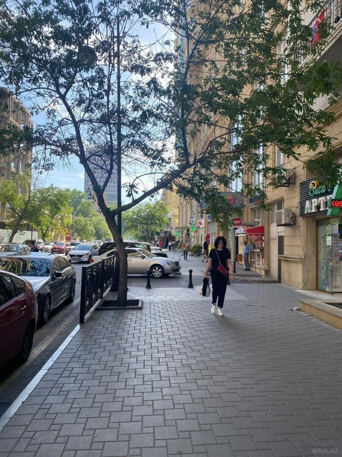 Satılır obyekt 263 m²