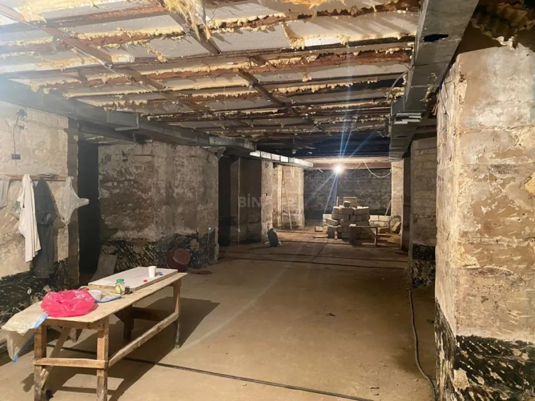 Satılır obyekt 263 m²