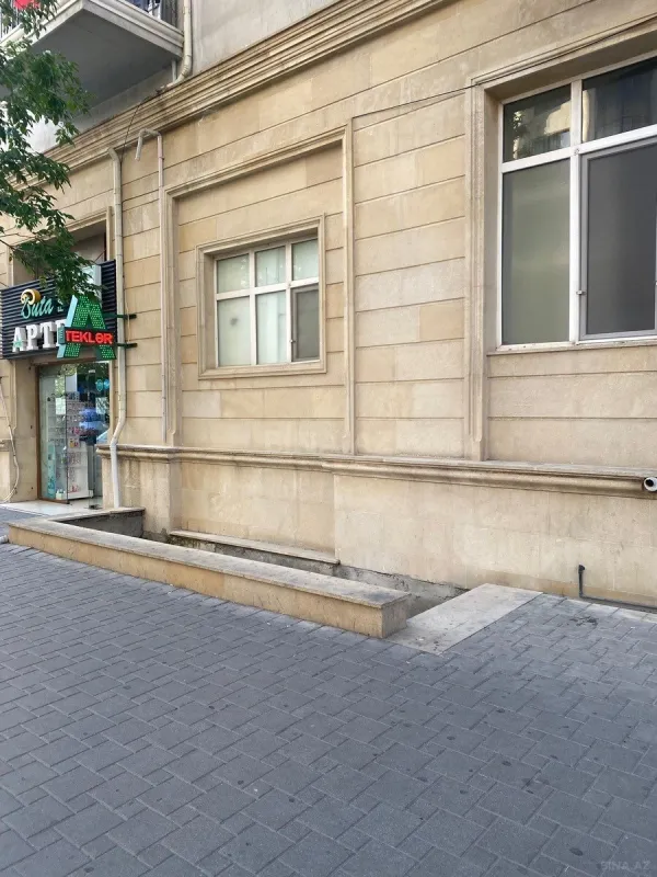 Satılır obyekt 263 m²