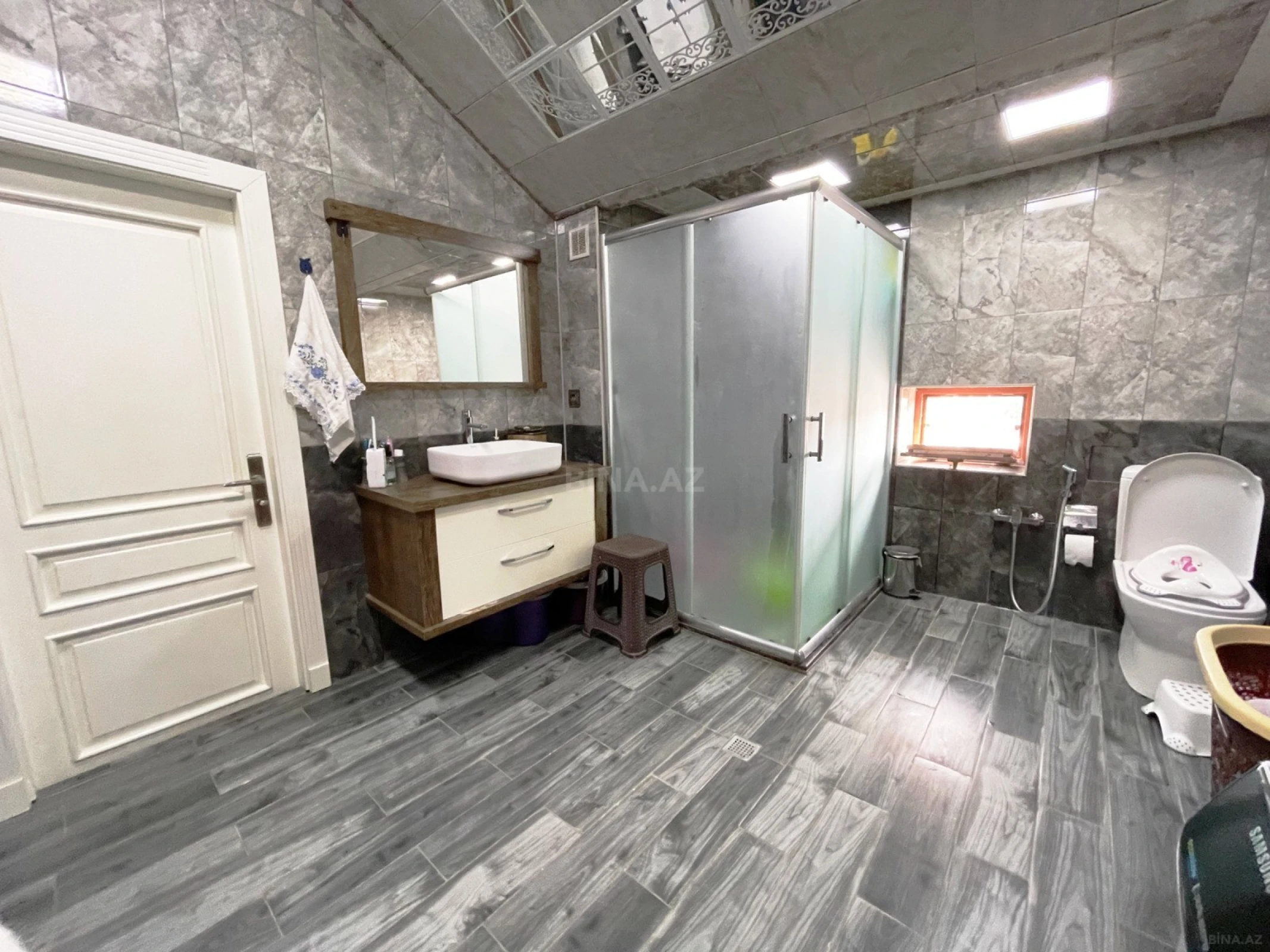 Satılır 9 otaqlı həyət evi 480 m²