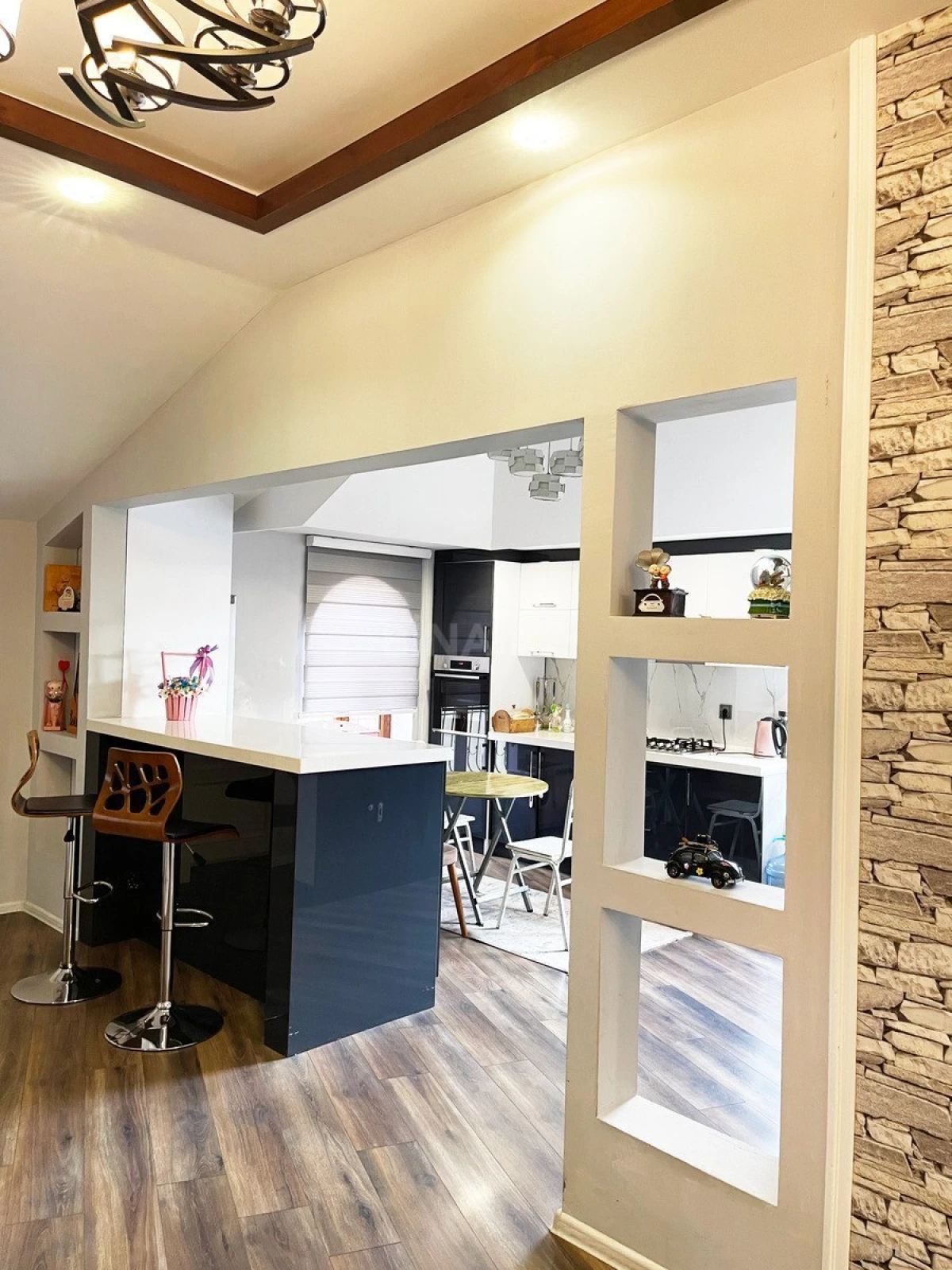 Satılır 9 otaqlı həyət evi 480 m²