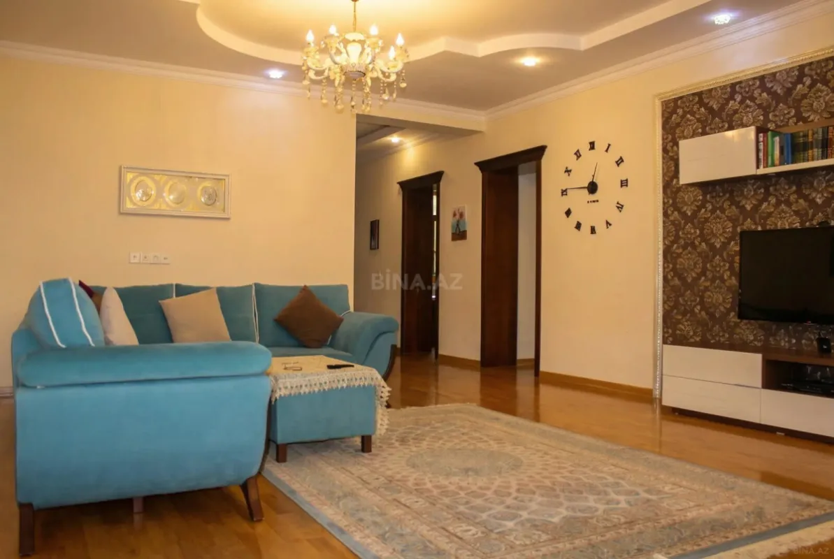 Satılır 9 otaqlı həyət evi 480 m²