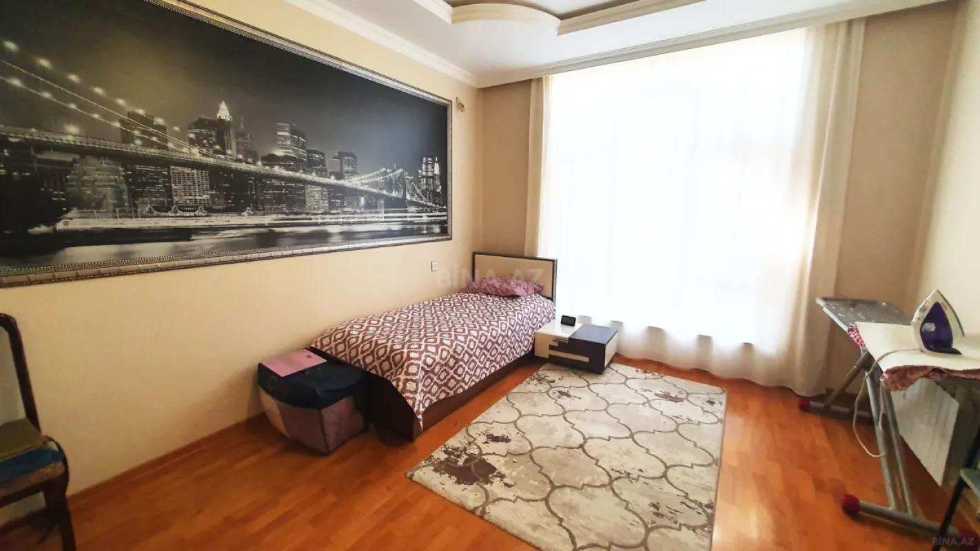 Satılır 9 otaqlı həyət evi 480 m²