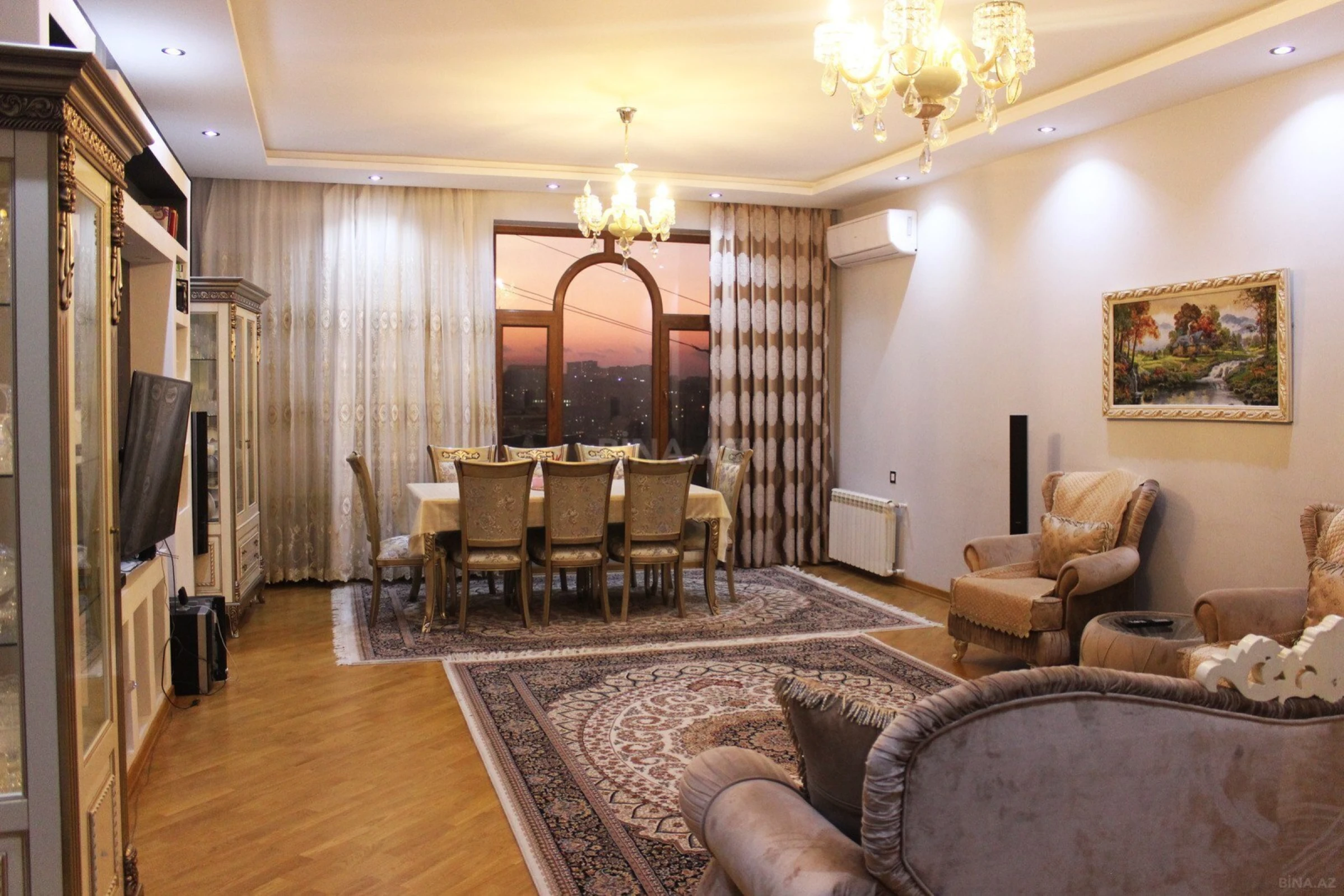 Satılır 9 otaqlı həyət evi 480 m²