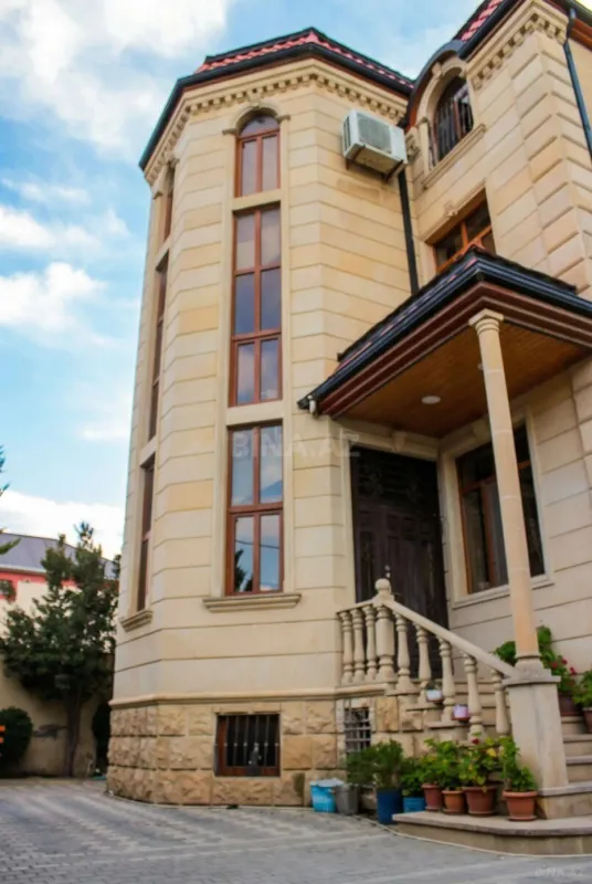 Satılır 9 otaqlı həyət evi 480 m²