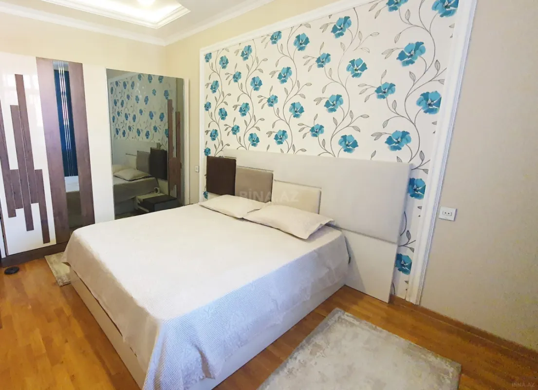 Satılır 9 otaqlı həyət evi 480 m²