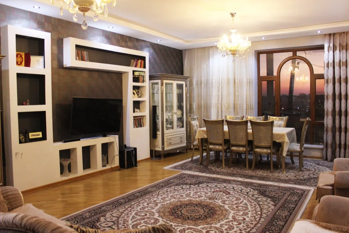 Satılır 9 otaqlı həyət evi 480 m²