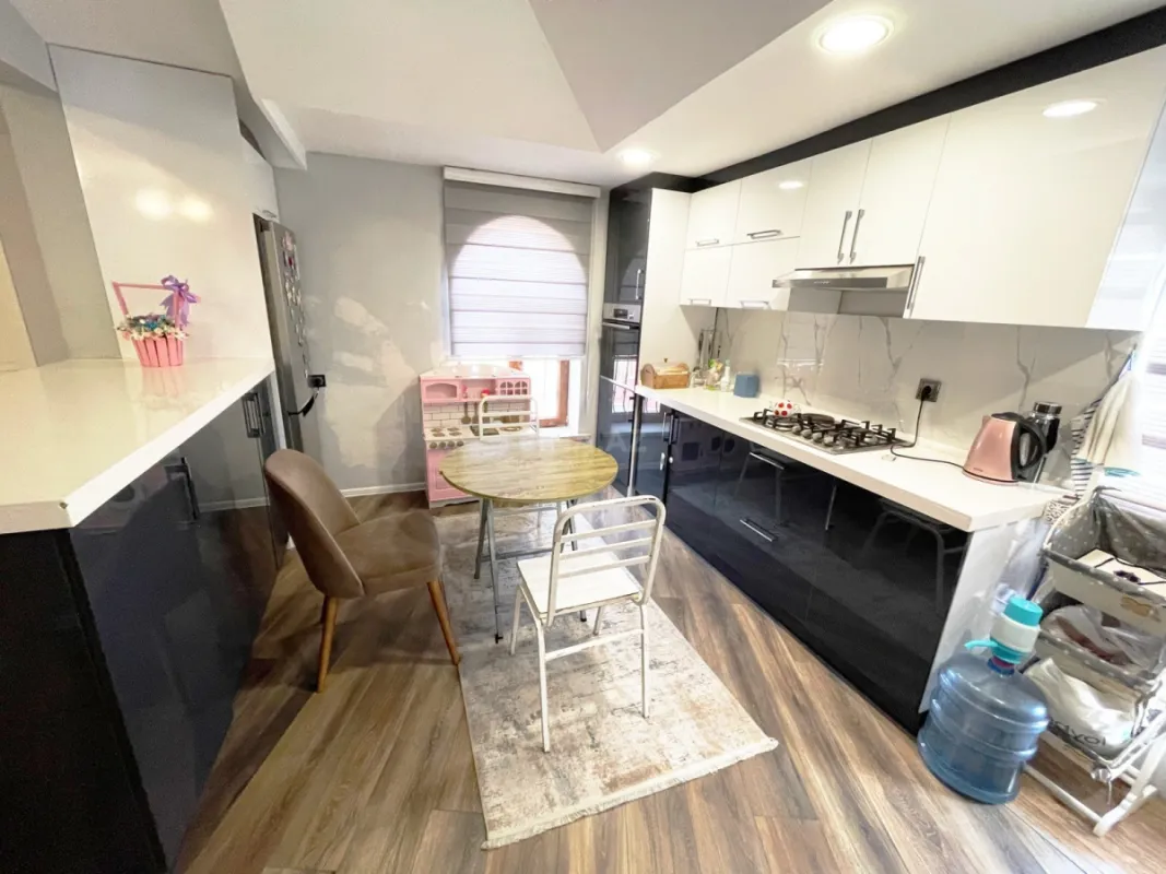 Satılır 9 otaqlı həyət evi 480 m²