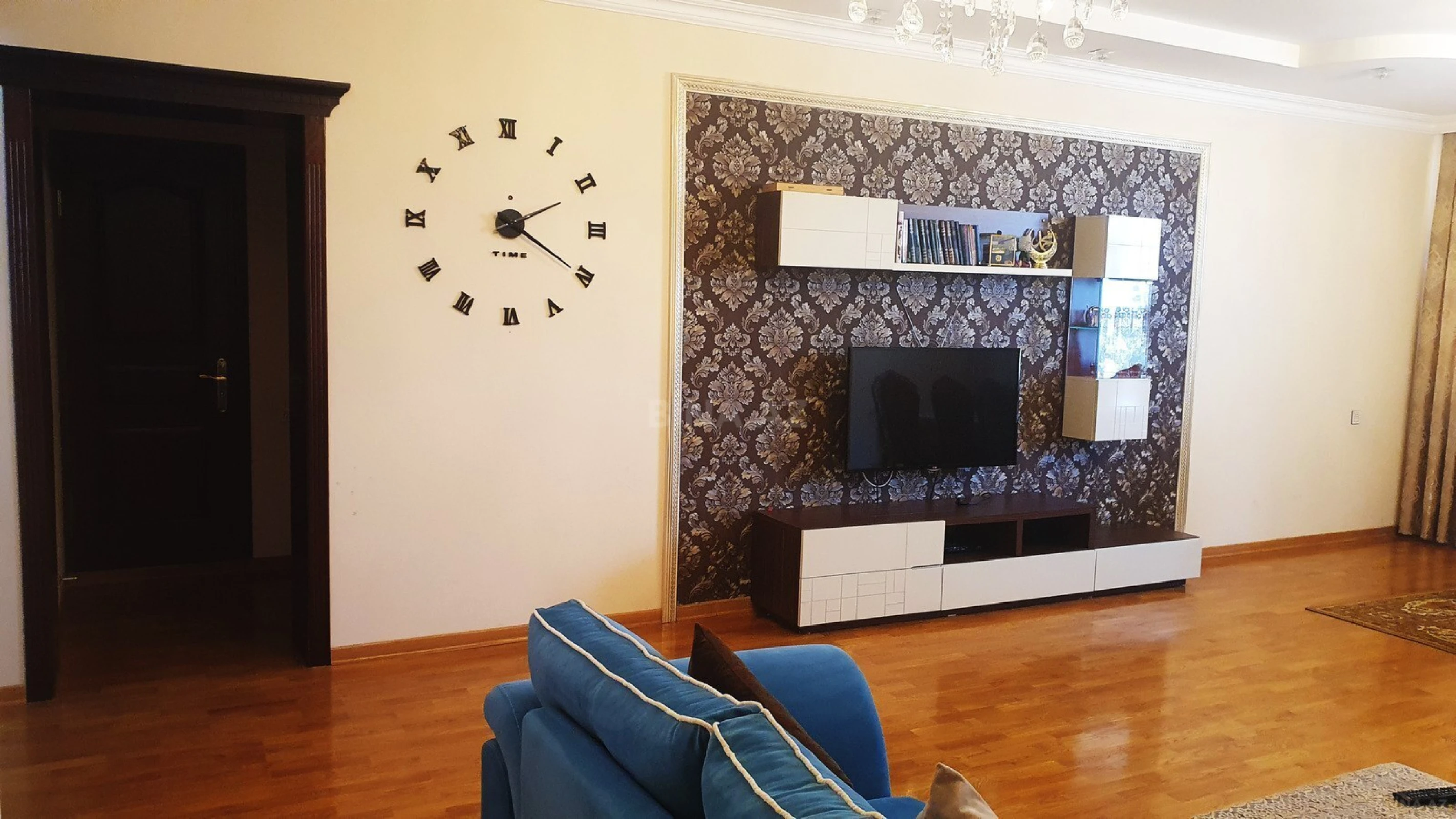 Satılır 9 otaqlı həyət evi 480 m²