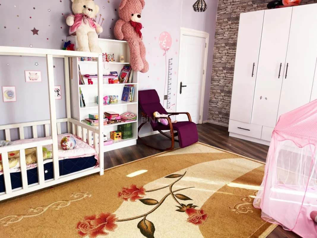 Satılır 9 otaqlı həyət evi 480 m²