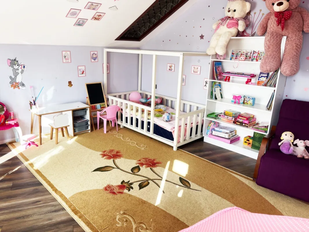 Satılır 9 otaqlı həyət evi 480 m²