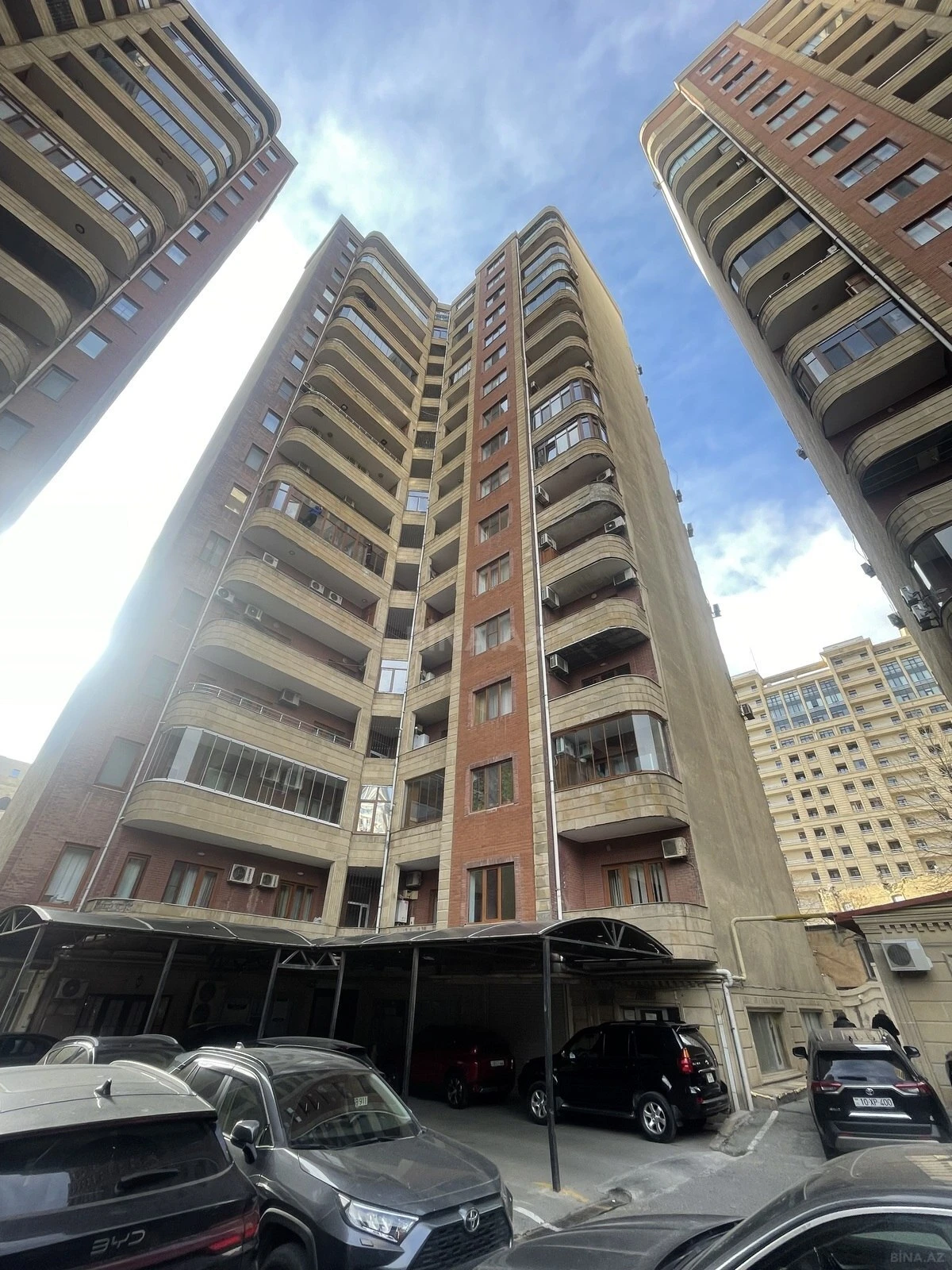 Satılır 3 otaqlı mənzil 115 m²