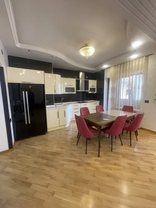 Satılır 3 otaqlı mənzil 115 m²