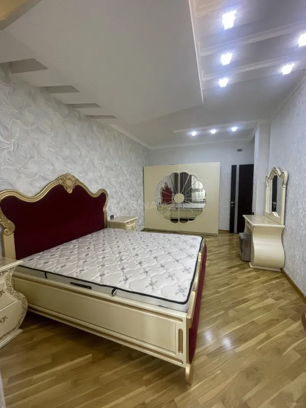 Satılır 3 otaqlı mənzil 115 m²