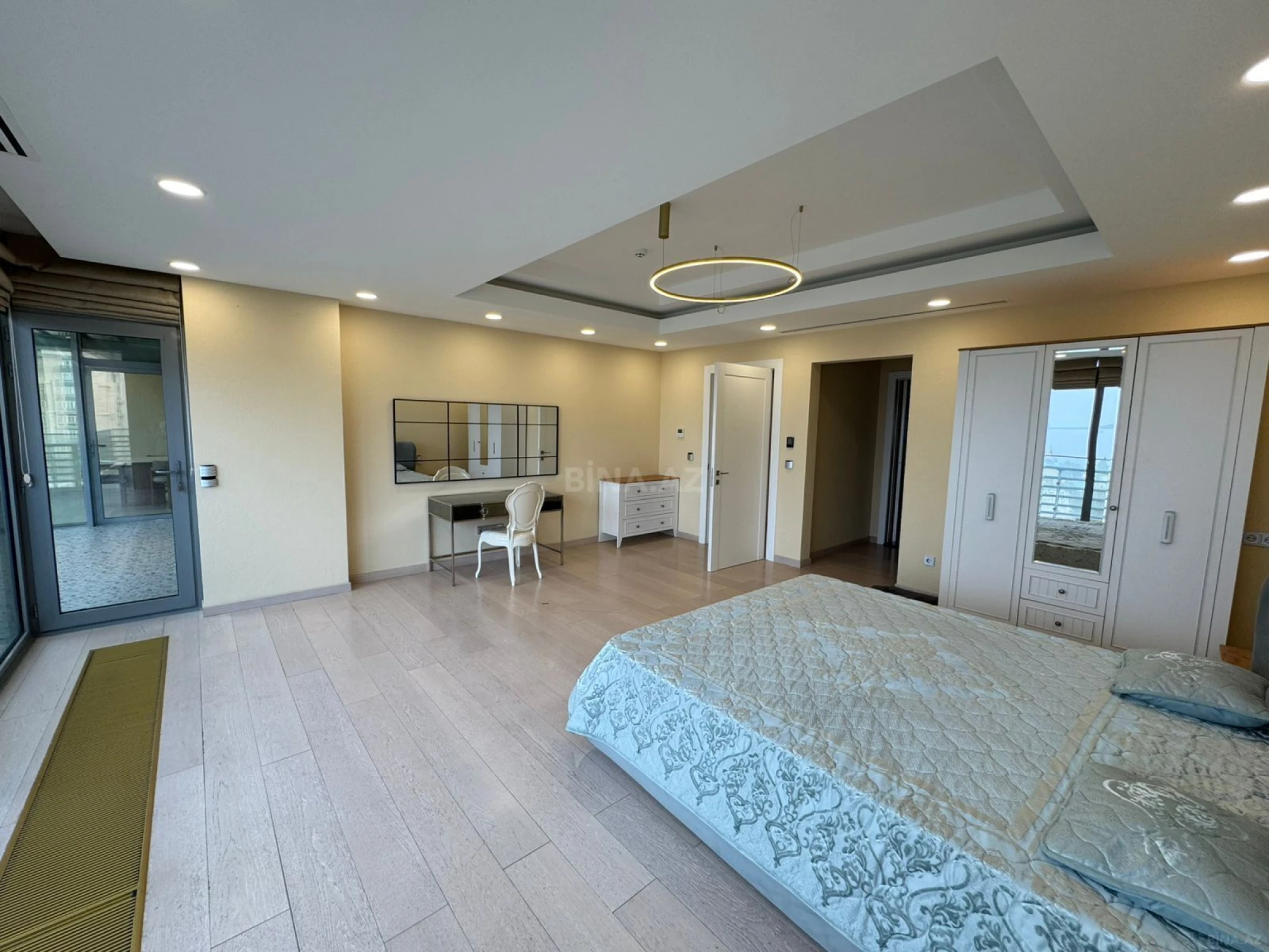 Kirayə verilir 4 otaqlı mənzil 325 m²