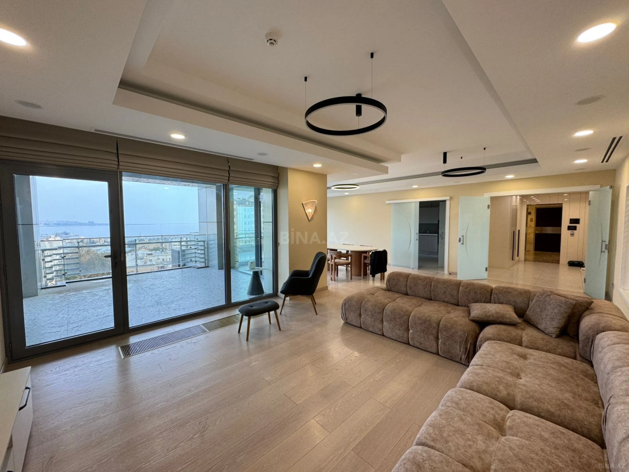 Kirayə verilir 4 otaqlı mənzil 325 m²