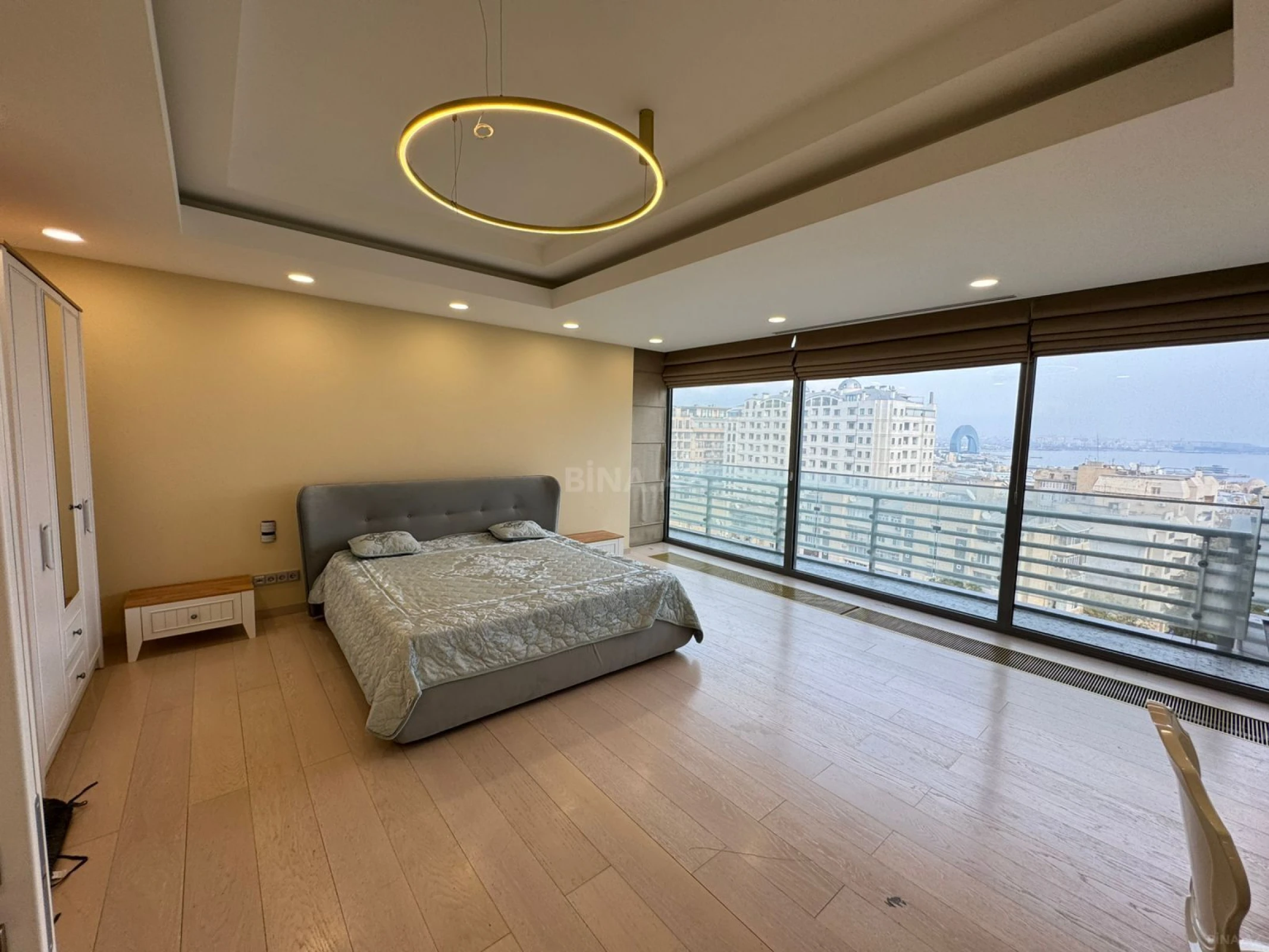 Kirayə verilir 4 otaqlı mənzil 325 m²