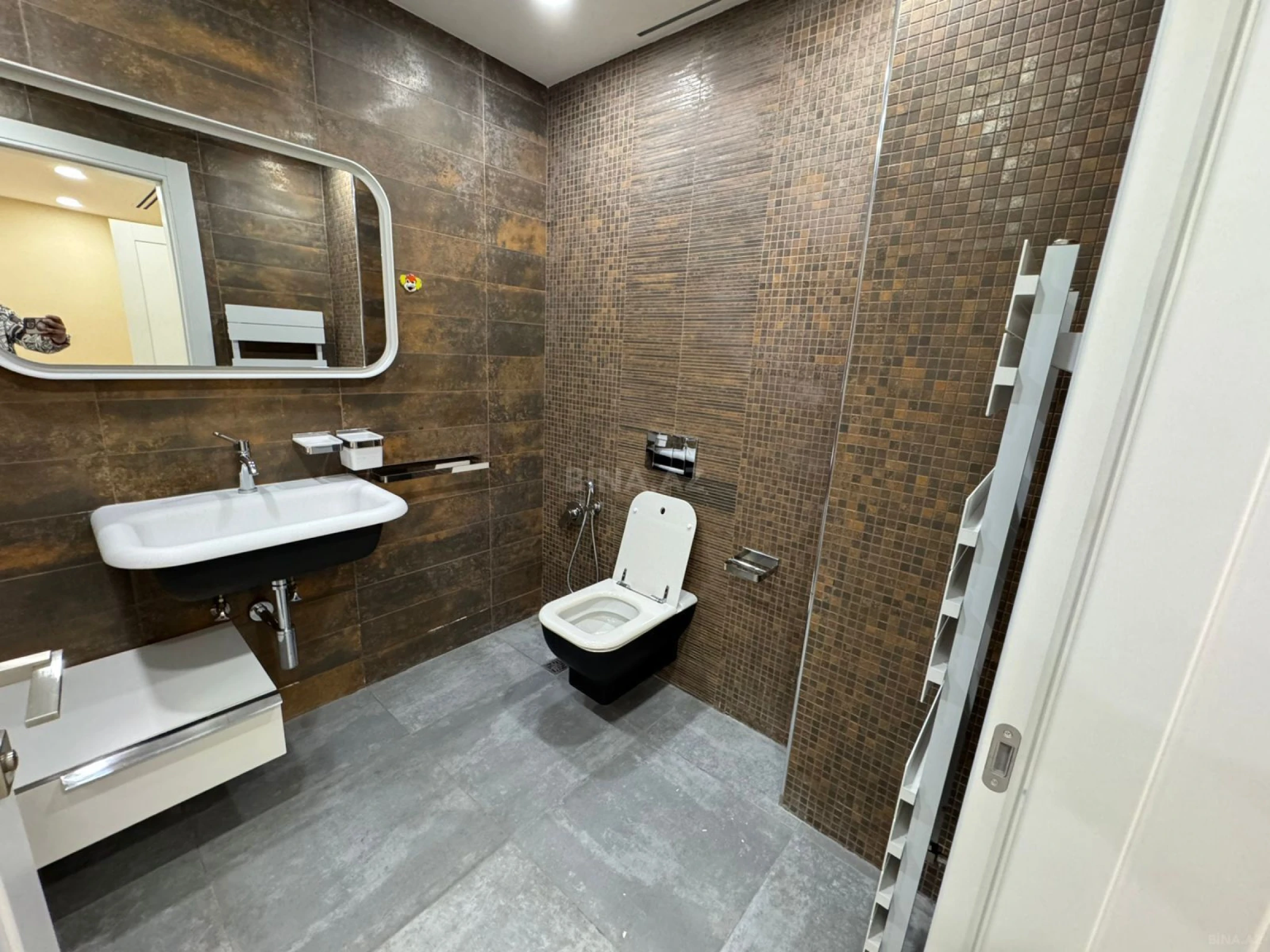 Kirayə verilir 4 otaqlı mənzil 325 m²