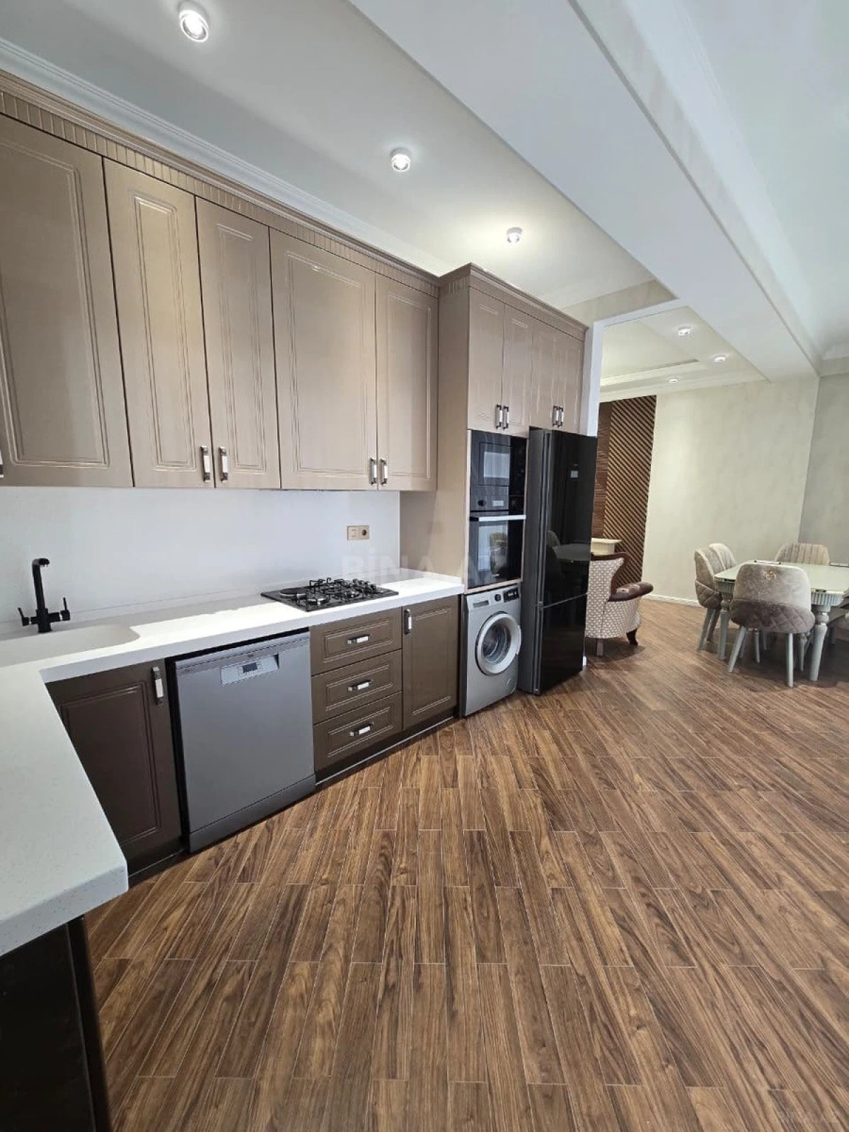 Kirayə verilir 3 otaqlı mənzil 98 m²